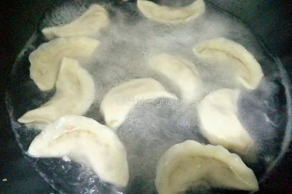 玉米胡萝卜猪肉馅饺子的做法图解18