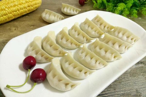 玉米胡萝卜猪肉馅饺子的做法图解21