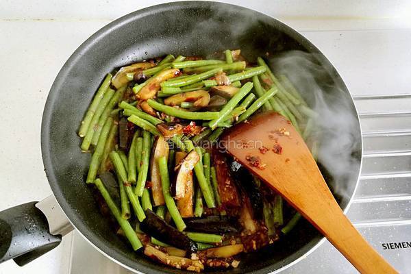鱼香茄子豆角的做法图解12