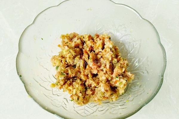 白菜猪肉馅饺子的做法图解7