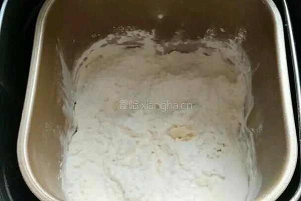 蔓越莓干酥粒辫子面包的做法图解1