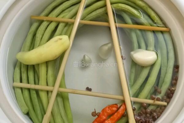 自制酸豆角的做法图解4