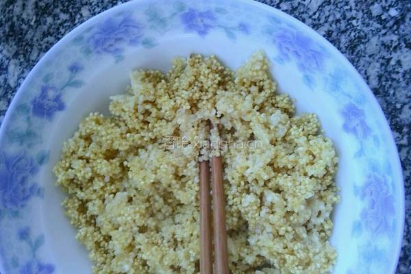 小米煎饼的做法图解1