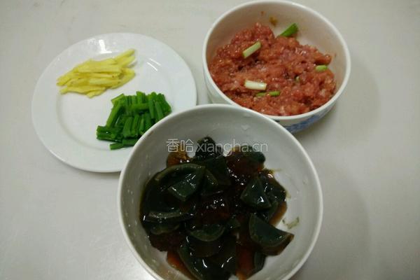 皮蛋肉末粥的做法图解2