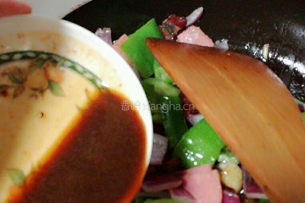 腊肉火腿炒菜椒的做法图解8