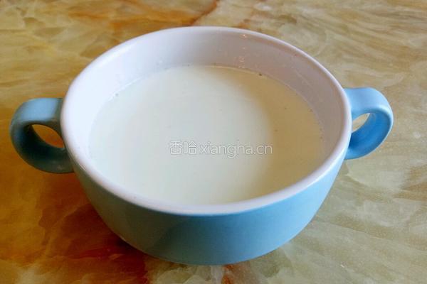 牛奶泡玉米片的做法图解2