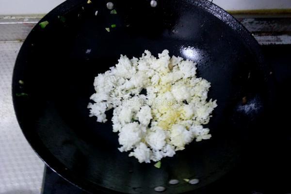 黄金炒饭的做法图解6