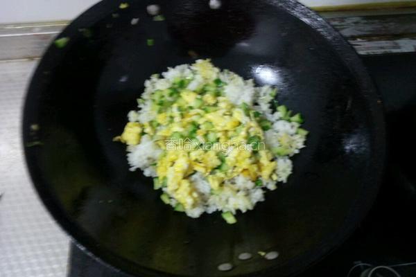 黄金炒饭的做法图解7