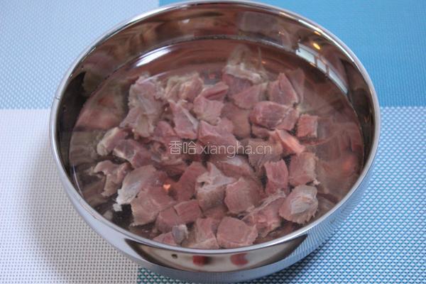萝卜牛肉丸子汤的做法图解1