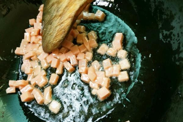 黄瓜玉米火腿炒饭的做法图解6