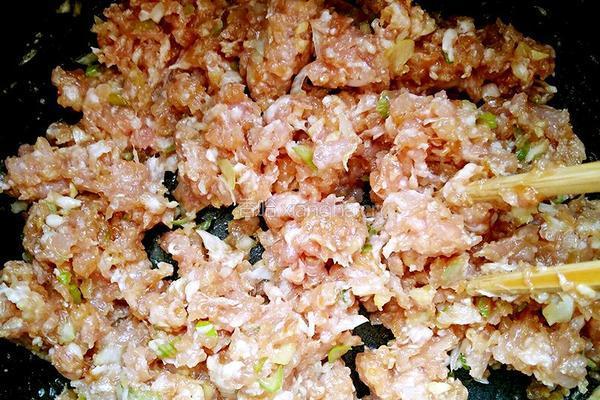 扇贝芹菜肉饺子的做法图解1