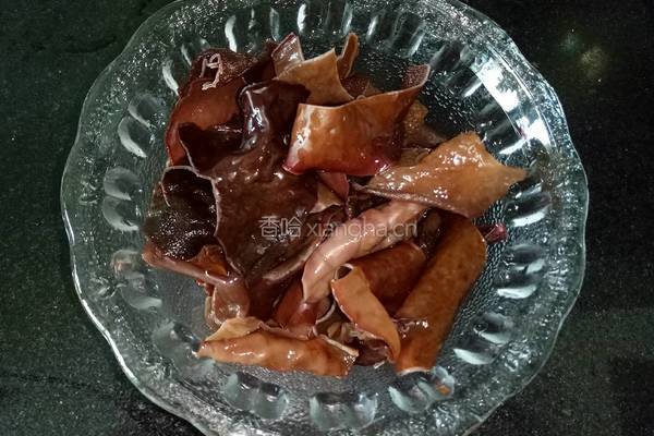 黄花菜腐竹炒木耳的做法图解4
