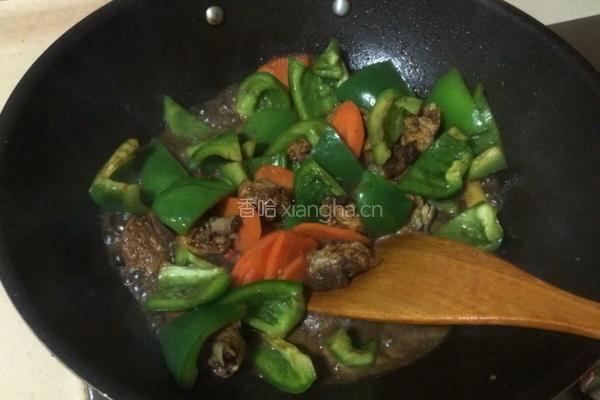 圆椒炒鸡腿的做法图解6