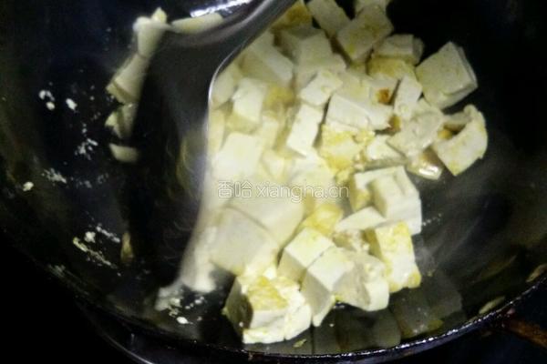 豆腐炖白菜的做法图解1