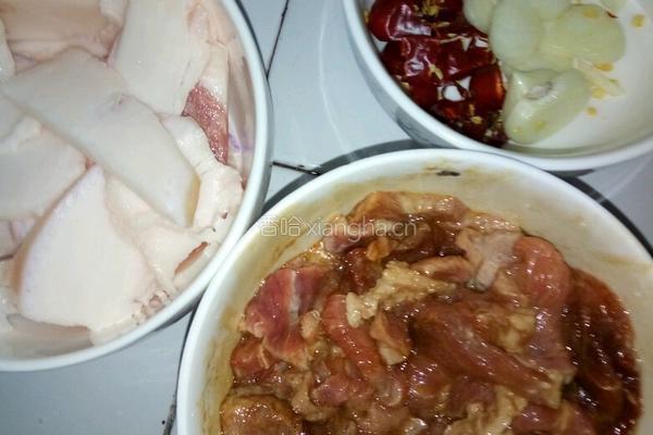苦瓜炒肉的做法图解1