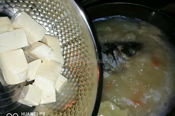鱼头炖豆腐的做法图解7
