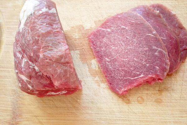红烧牛肉炖土豆的做法图解1