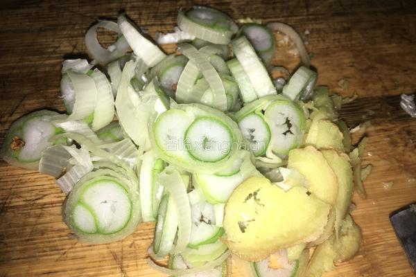 鸡腿炖土豆的做法图解1