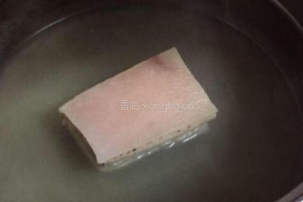 莲白回锅肉的做法图解1