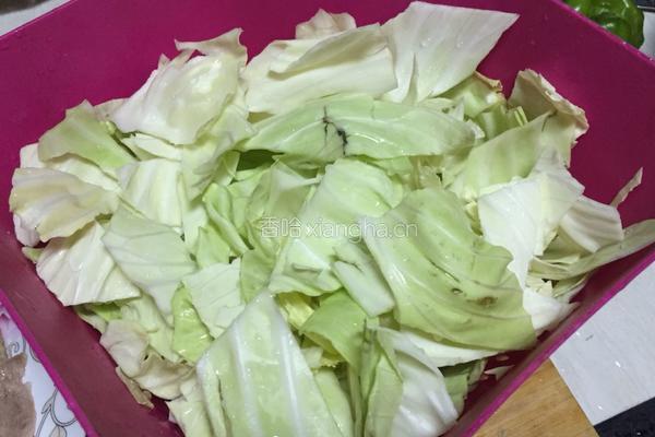 莲白回锅肉的做法图解2