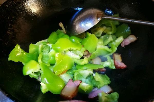 腊肉炒青椒的做法图解5