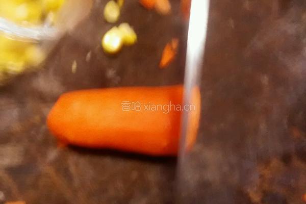 玉米炒肉胡萝卜的做法图解1