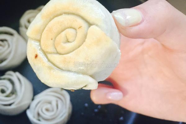 玫瑰花煎饺的做法图解7