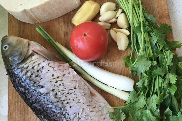 鲤鱼炖豆腐的做法图解2