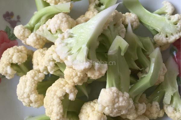 花菜炒鸭胗的做法图解1