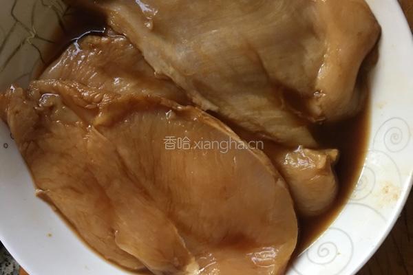 香煎鸡胸脯肉的做法图解3