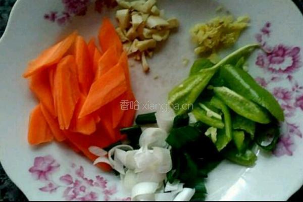 胡萝卜炒豆腐的做法图解2