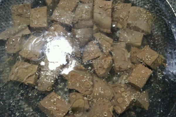 枸杞叶鸭血汤的做法图解3