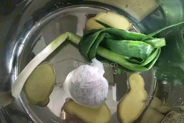 卤猪蹄的做法图解3