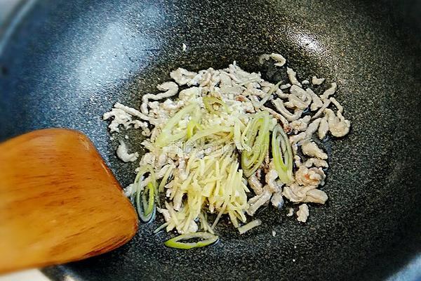 酸菜肉丝的做法图解4