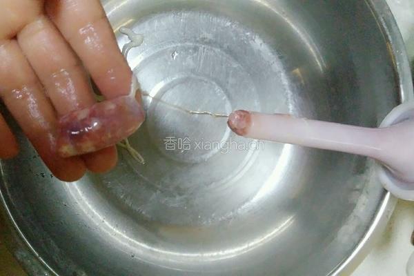 小宝爱不释手的脆脆肠的做法图解3