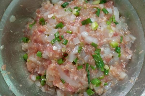 四味饺子(玉米鱿鱼淡菜芹菜)的做法图解3