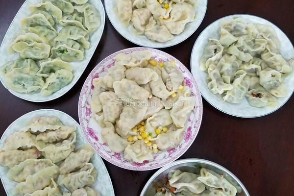 四味饺子(玉米鱿鱼淡菜芹菜)的做法图解7