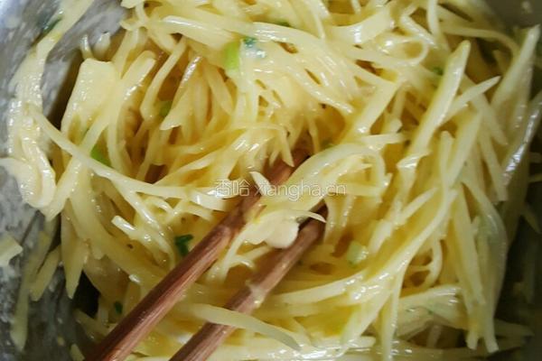 土豆丝鸡蛋饼的做法图解3