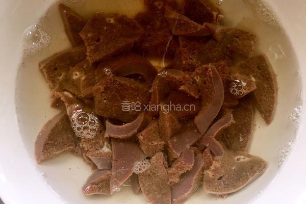 爆炒猪肝的做法图解1
