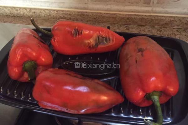 凉拌烤辣椒的做法图解1
