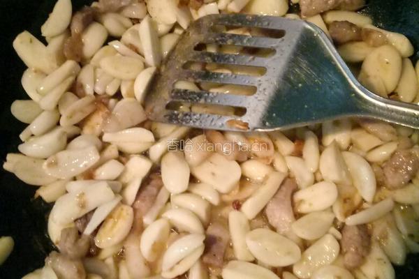 大蒜小炒肉的做法图解4