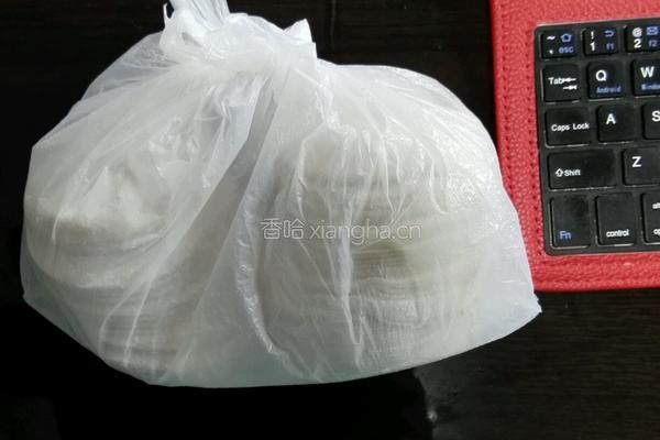 大白菜香菇猪肉饺子的做法图解4