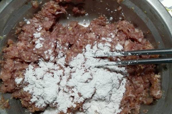 大白菜香菇猪肉饺子的做法图解9