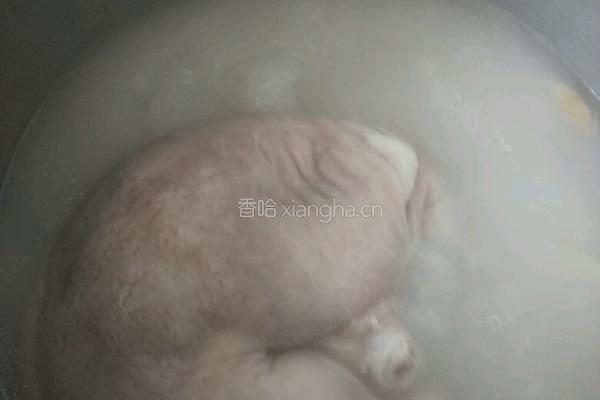 酸菜炒肚片的做法图解1