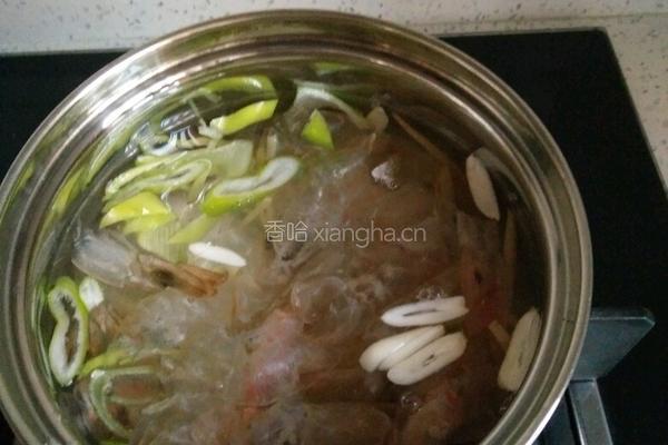海鲜米线的做法图解2