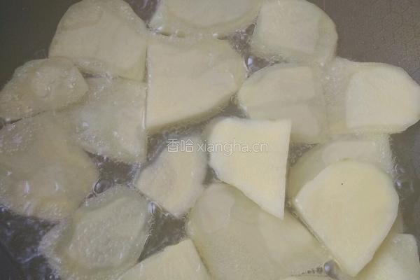 彩椒洋葱土豆片的做法图解2
