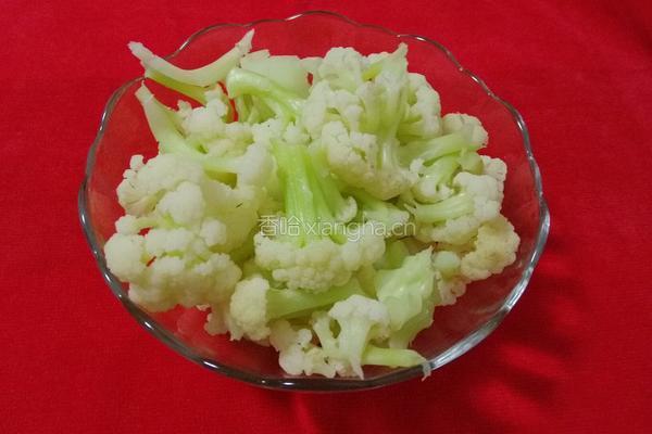 四季平安炒菜花的做法图解5