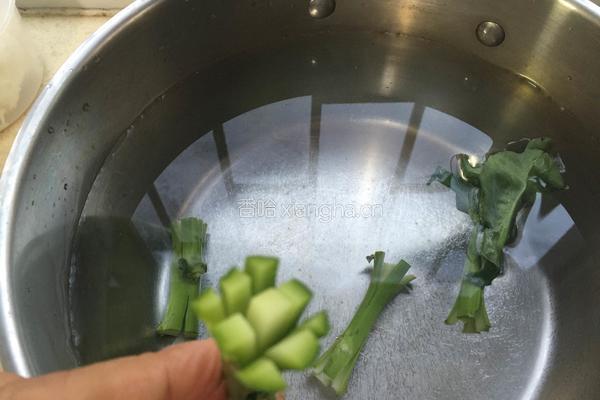 刀功芥兰花的做法图解2
