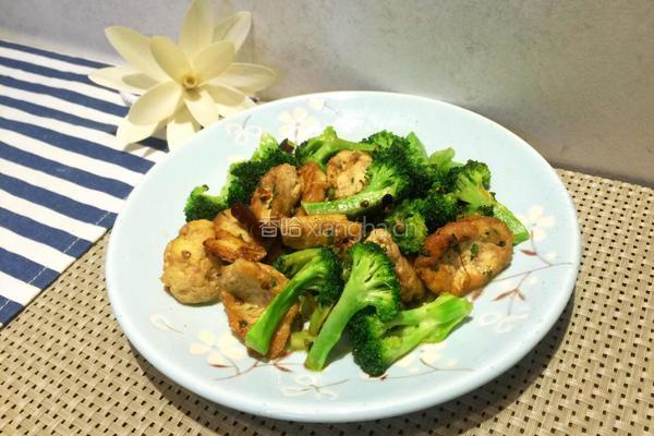 豆腐肉末香肠炒西兰花的做法图解4