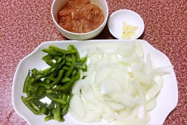 洋葱炒肉的做法图解2